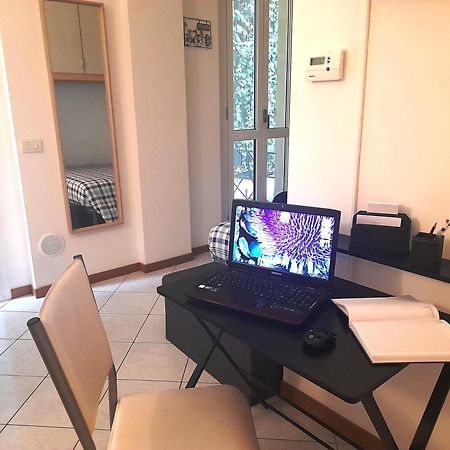 Private Garden & Garage - Self Check-In & Remote Access Apartment Como Exterior foto