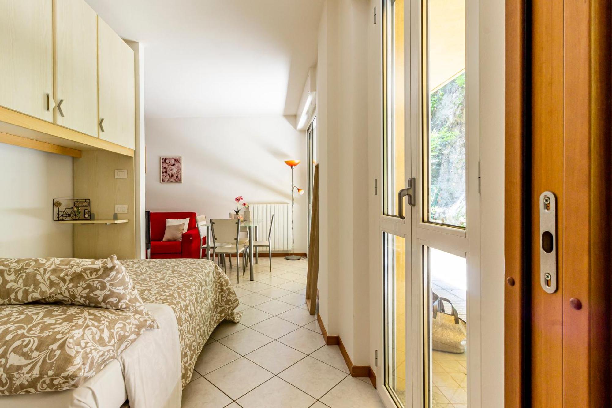 Private Garden & Garage - Self Check-In & Remote Access Apartment Como Exterior foto