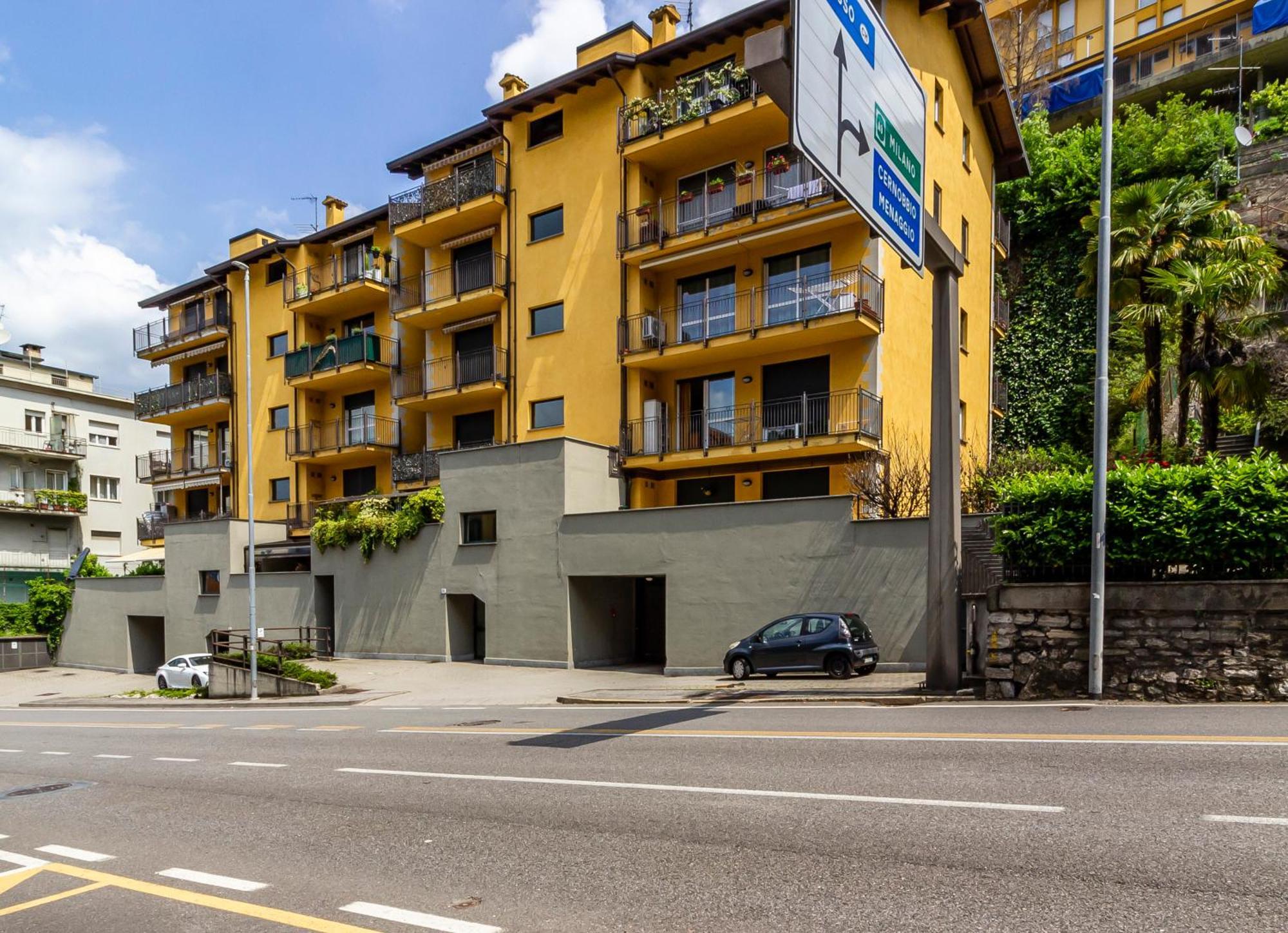 Private Garden & Garage - Self Check-In & Remote Access Apartment Como Exterior foto