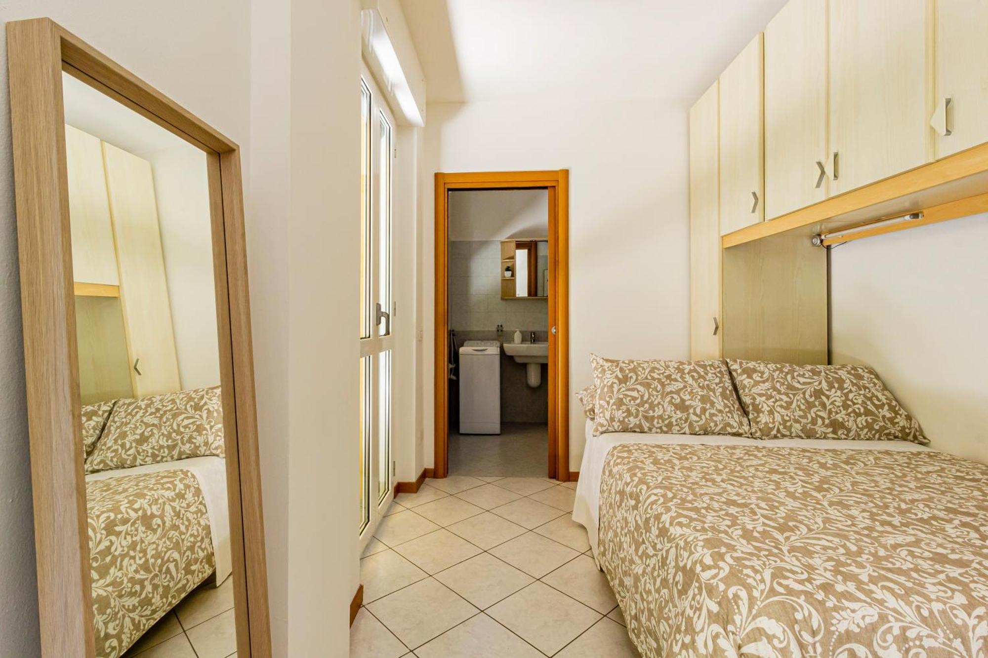 Private Garden & Garage - Self Check-In & Remote Access Apartment Como Exterior foto